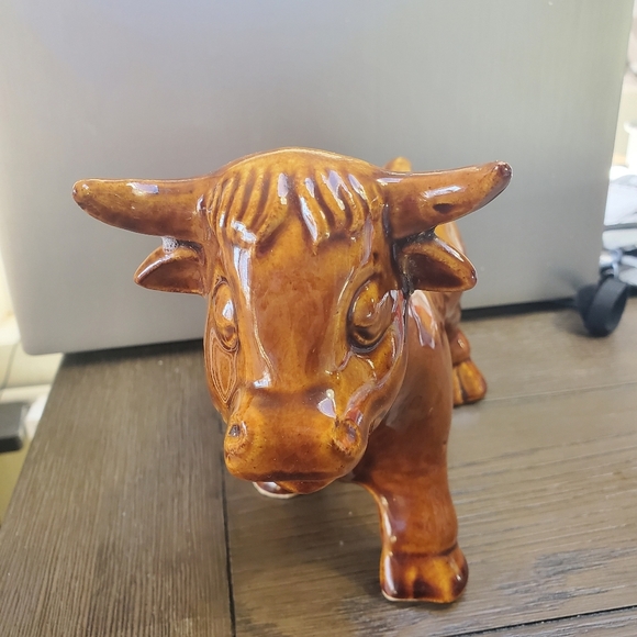 Mid-Century bull ceramic statue. Brush-McCoy Pottery Circa 1960s-1970s. - Picture 8 of 12